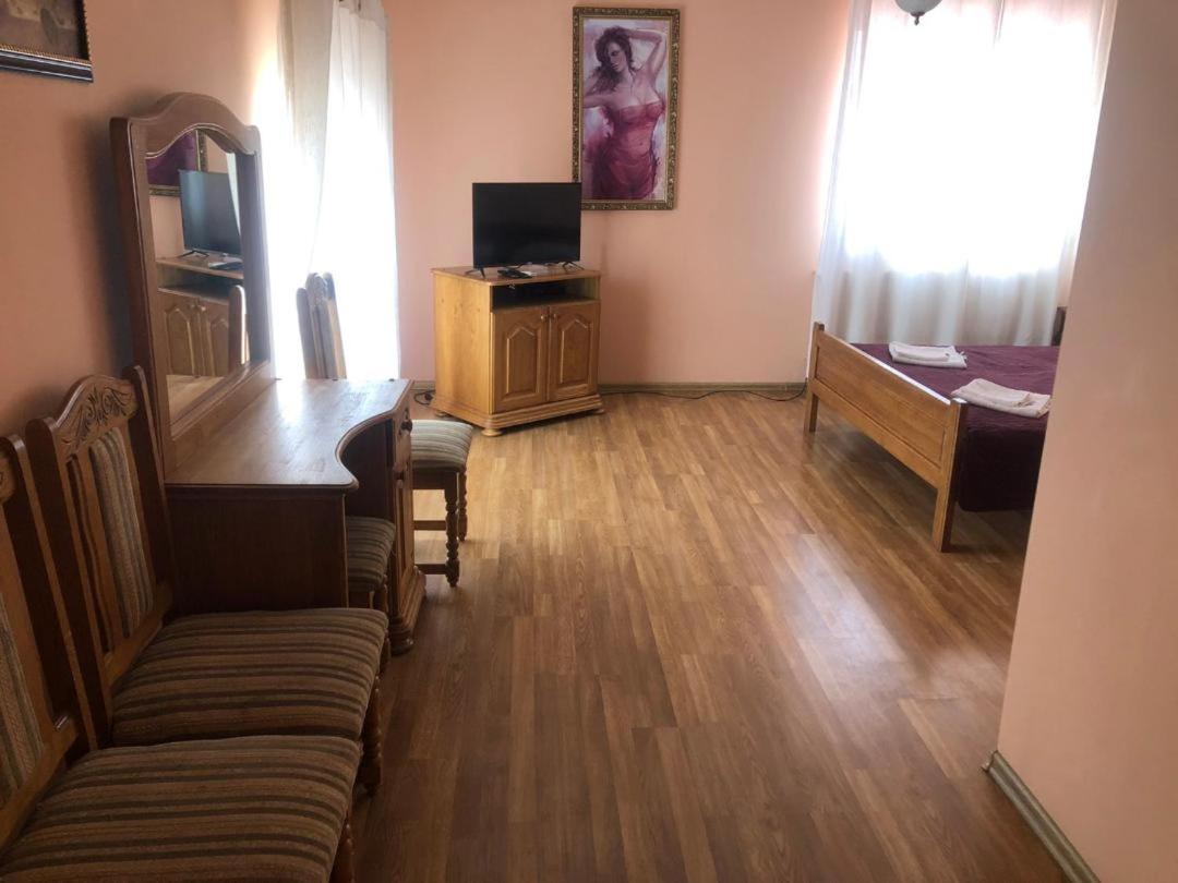 Hotel Nikolet Μουκάτσεβο Εξωτερικό φωτογραφία