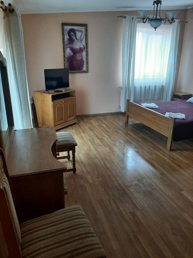 Hotel Nikolet Μουκάτσεβο Εξωτερικό φωτογραφία